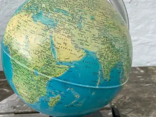 Globus med lys. Bordlampe