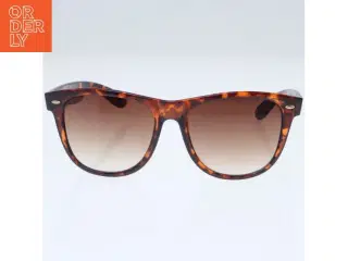 Solbriller med brun tortoise stel fra Gina Tricot (str. 15 cm)