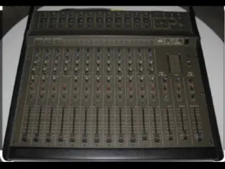 NEDSAT !!! Peavey 16 kanals mixer