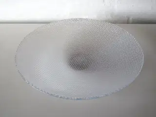 Glas, stor flad skål, Trigona, Holmegaard