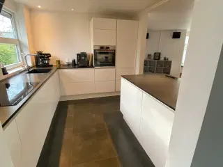 Villa sælges, nær skov og på rolig vej