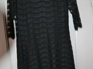 Sort VRS - kjole sælges