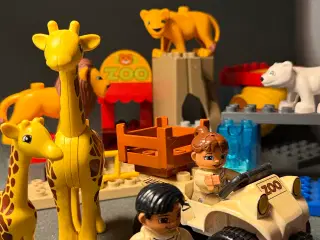 LEGO DUPLO Zoo med Dyr, Jeep og Figurer