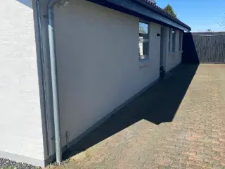 Renoveret villa sælges nær skov og på rolig vej