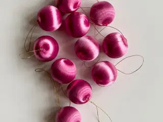 Lyserøde silkekugler, mini, 11 stk samlet