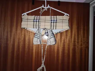 Ternet bikini mærket " Burberry "