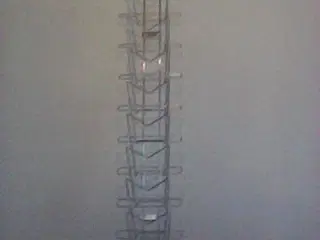 Brochurestativ til væg