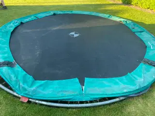 Berg in ground trampolin 