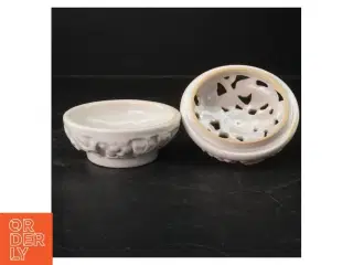 Dekorativ porcelænskrukke med låg fra L. Hjorth (str. Ø  12 cm)