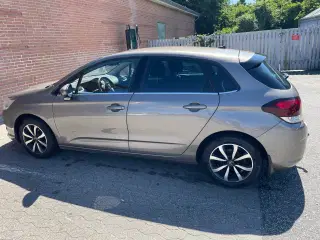 Citroen C4 kører langt på liter
