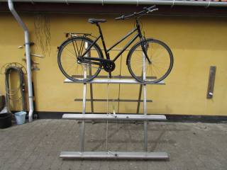 Salgs Stativ, Cykler