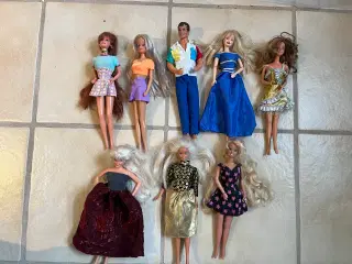 Ældre Barbie dukker og Ken