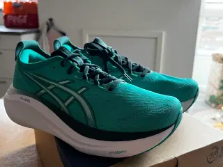 “Ny” Asics Nimbus 27