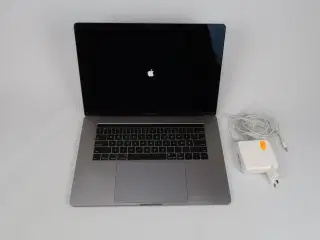 Apple MacBook Pro 15,4" IPS i7-8750H