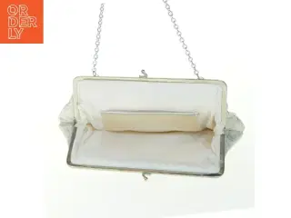 Sølvfarvet aftenclutch med kæderem (str. 23x14 cm)
