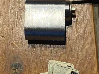 cylinderlås med 5 nøgler