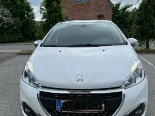 Peugeot 208 Allure Sky