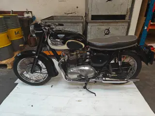 Triumph T110 