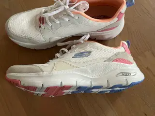 Sketchers archfit 