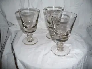 3 gamle Wellinton glas