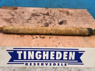 New Holland LB110 Afstandsstykke 85801088