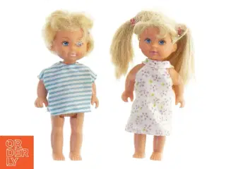 To små dukker med tøj fra Barbie (str. 12 cm)