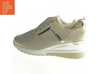 Beige sneakers med sølv detaljer (str. 39)