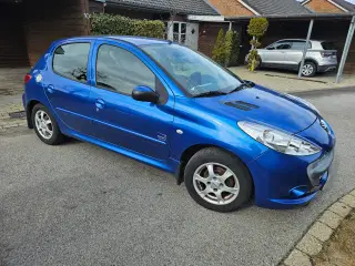 Peugeot 206+ en-ejers sælges.