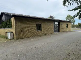 Produktion/lagerlokale til leje på Industrivej 8, Fyn.