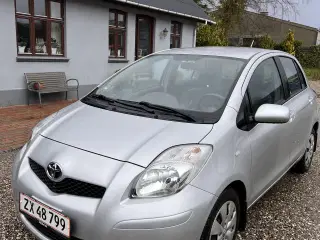 Billig Toyota Yaris 1,3 5 dørs
