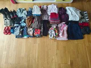 Kæmpe tøj kasse med dametøj og tøj til børn 17 Kg.