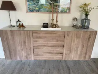 Vægophængt skænk fra Ikea