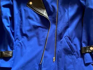 Blå jakke med effekter