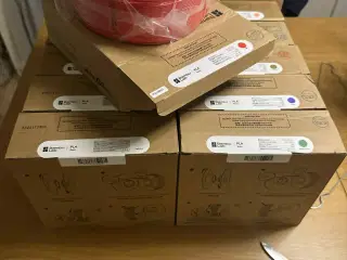 Sælger nye Bambu Lab PLA-filamenter (1 kg spoler)