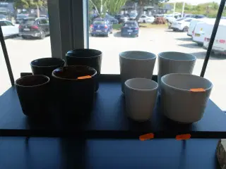 Diverse glas på reol