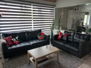 Sofa sæt i sort, næsten som nyt.