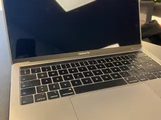 MacBook Pro 2018 touch bar 