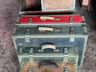 PLYFA kasser, bakker og kufferter 