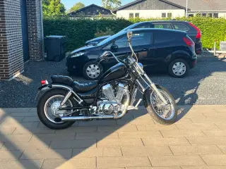 Suzuki VS 700 Intruder