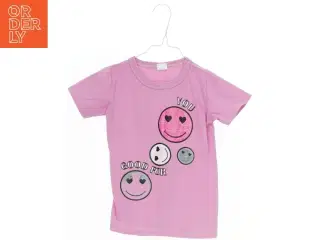 Lyserød T-shirt med smiley-motiver (str. 116)
