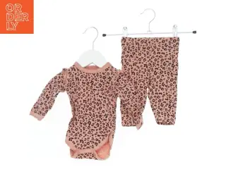 Leopard mønstret bodystocking og leggings sæt fra Petit (str. 56)