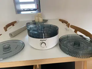 Dehydrator