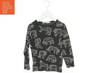 Langærmet trøje med tigerprint fra H&M (str. 104)