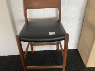 J.L Møller Caunter stol 77 c valnød olie og sort l