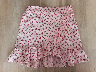 Nederdel med kirsebær