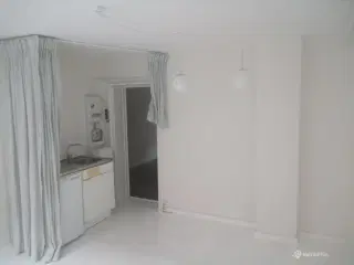 Præsentabelt kælderlejemål på Østerbro i stille sidegade