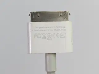 Apple 30-pin Digital A/V Adapter ( 2nd gen ) A1422