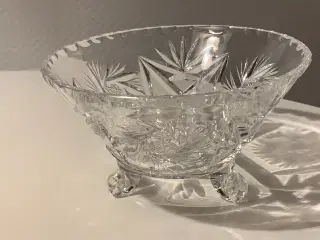 Krystalskål på 3 fødder - i pæn stand / ingen skår