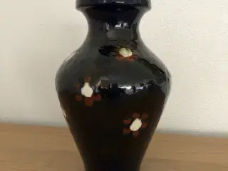 Gl. Kahler vase
