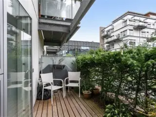 Skøn lejlighed med privat terrasse , København SV, København